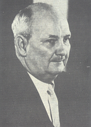 Porträt von Herrn Hermann Sievers, vom 20. Januar 1950 bis zum 26. September 1964 Oberbürgermeister von Wattenscheid, schwarz-weiß Aufnahme