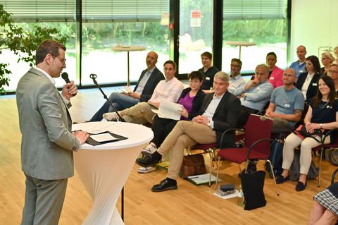 Oberbürgermeister Thomas Eiskirch spricht bei der KiTa Konferenz 2023.