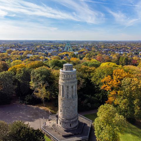 Luftbild mit Blick auf den Bismarckturm im Bochumer Stadtpark