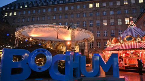 Impression Bochumer Weihnachtsmarkt auf dem Rathausvorplatz