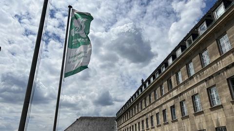 Flaggentag der „Mayors for Peace“ am Rathaus Bochum