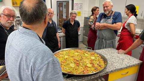 Zusammen mehr Paella! Ein Kochabend mit der spanischsprachigen Katholischen Gemeinde Bochum