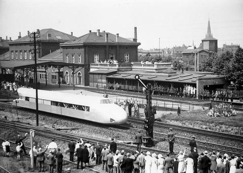 Schienenzeppelin am Bochumer Hauptbahnhof