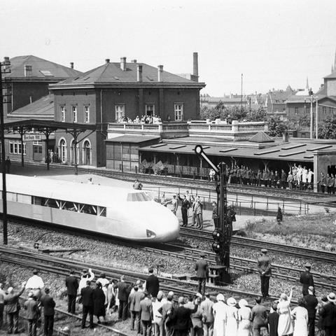 Schienenzeppelin am Bochumer Hauptbahnhof