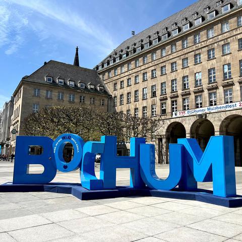 Bochum-Schriftzug auf dem Rathausvorplatz